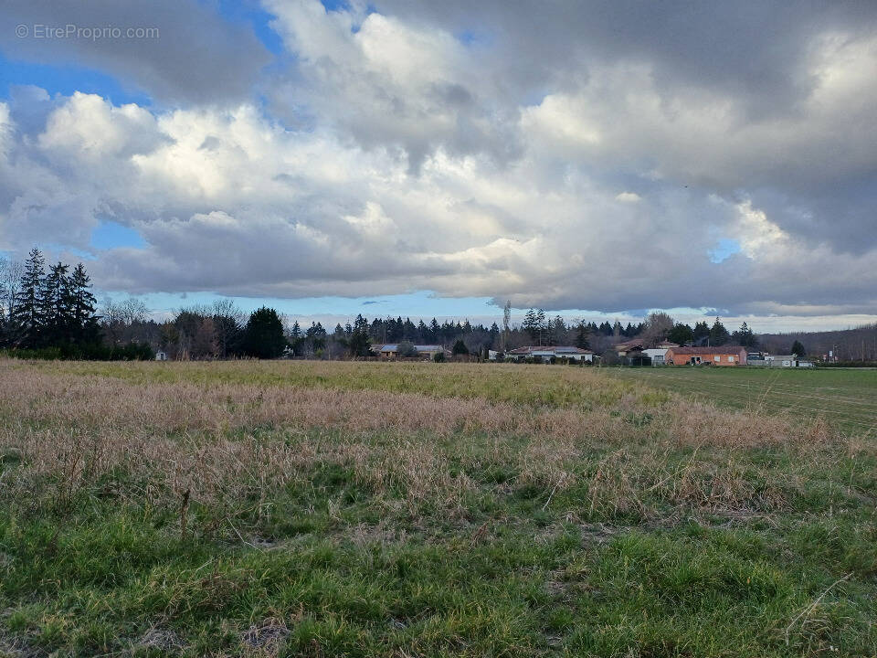 Terrain à LES ISSARDS