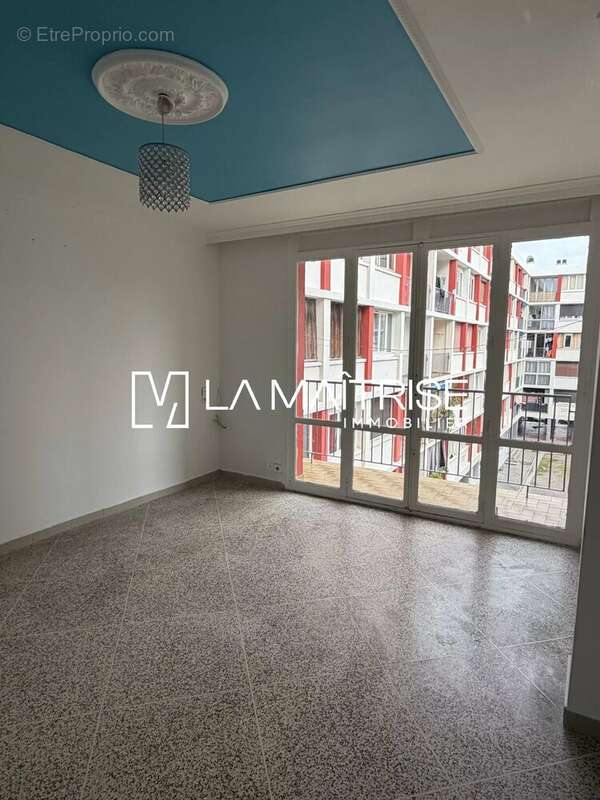 Appartement à MARSEILLE-3E
