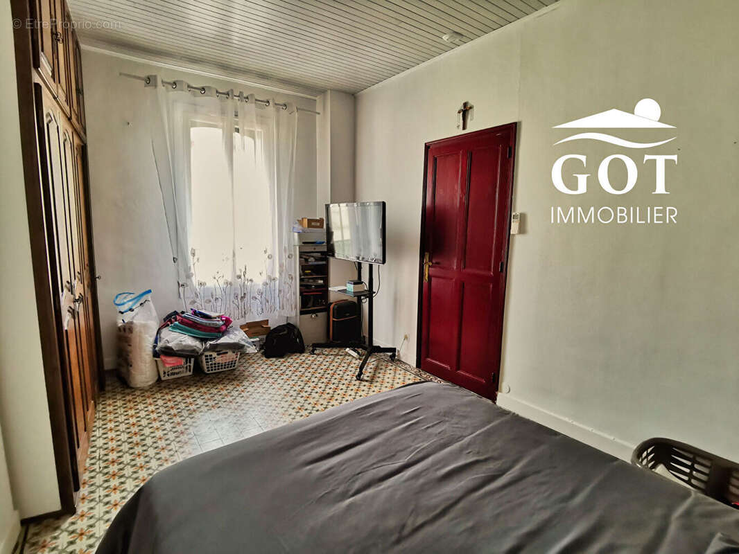 Maison à SAINT-LAURENT-DE-LA-SALANQUE