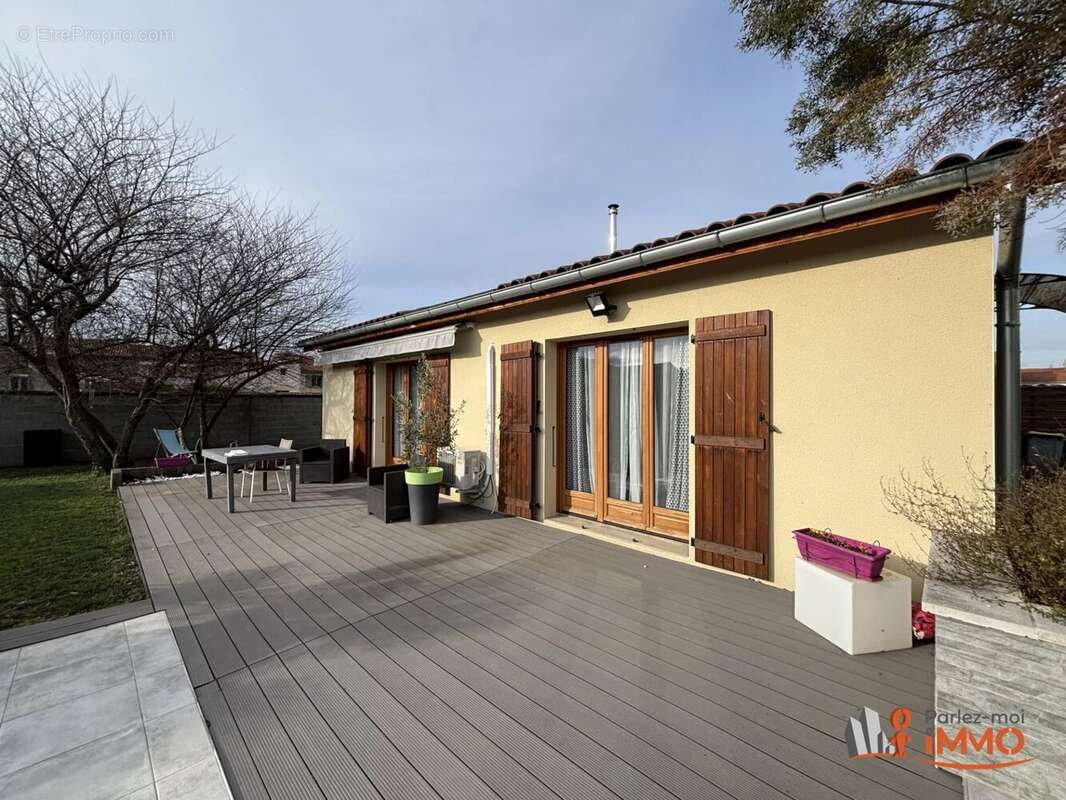 Maison à SURY-LE-COMTAL
