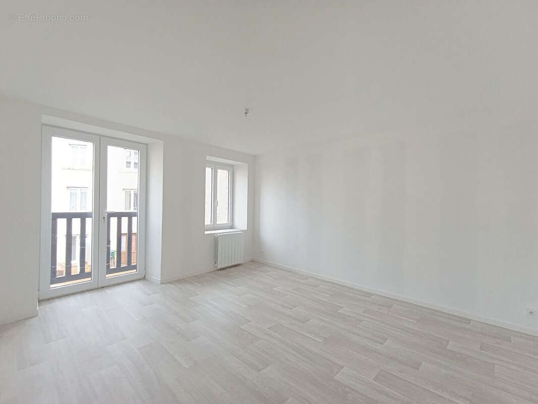 Autre à SAINT-PIERRE-DU-CHAMP