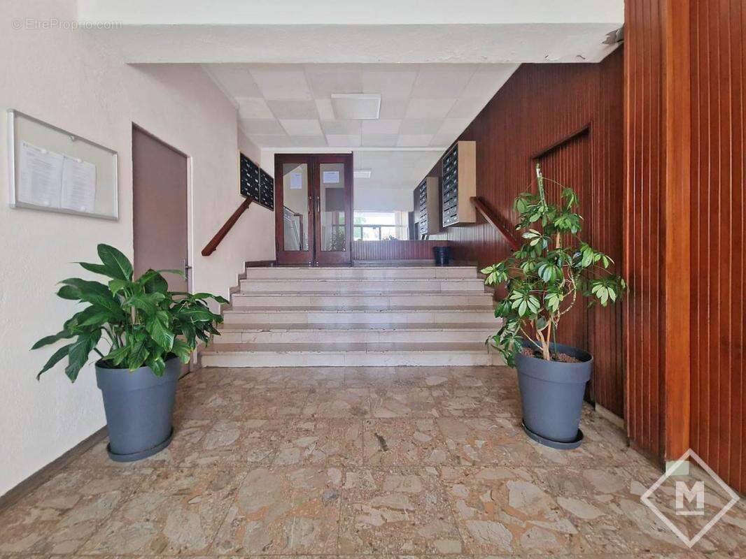 Vente magnifique Type 4 avec deux balcons vue mer Mazargues 13009 - photo 12