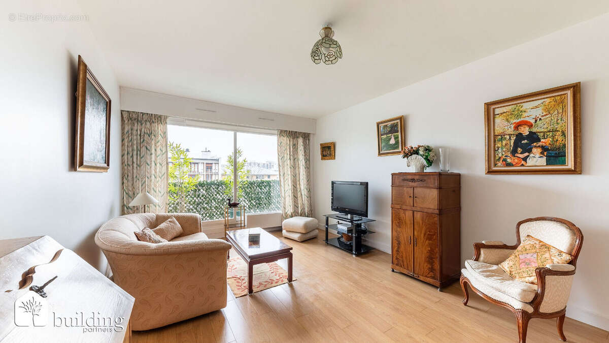 Appartement à COURBEVOIE