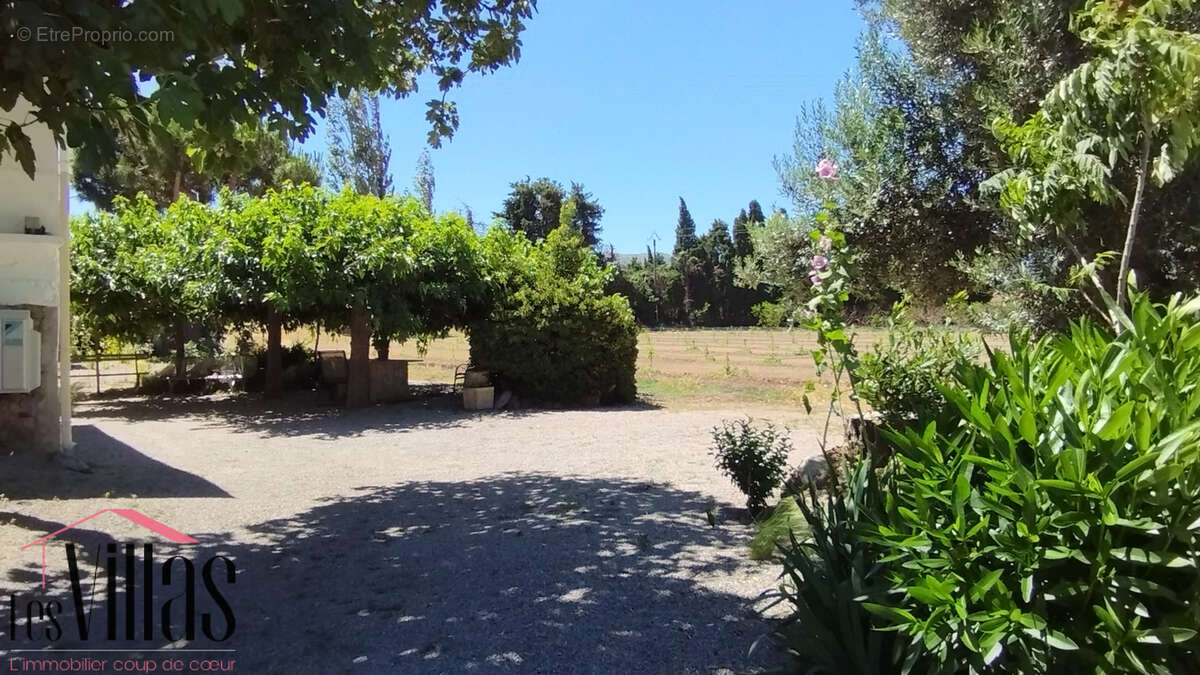 Mas de caractère rénové   195 m2 habitables sur plus de 550 m2 de terrain - photo 19