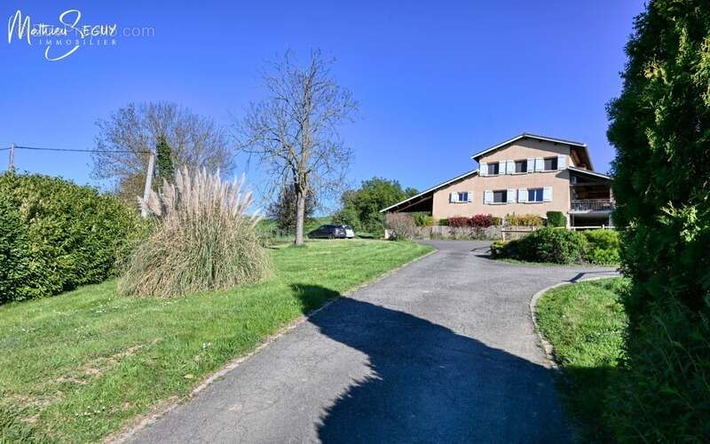 Appartement à COURZIEU
