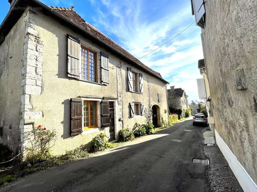 Maison à SAUVETERRE-DE-BEARN