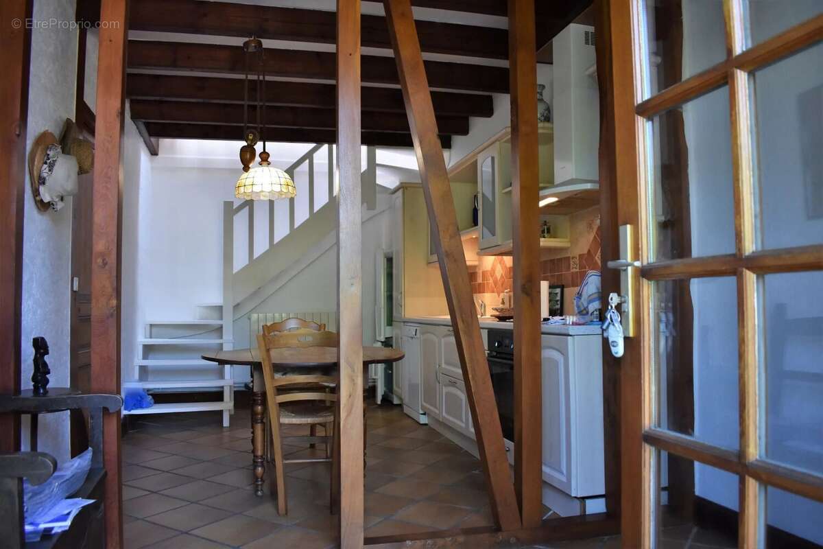 Maison à SAINT-PIERRE-DE-JUILLERS