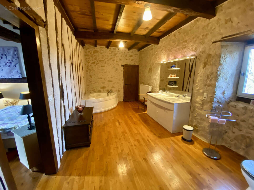 Maison à SEISSAN