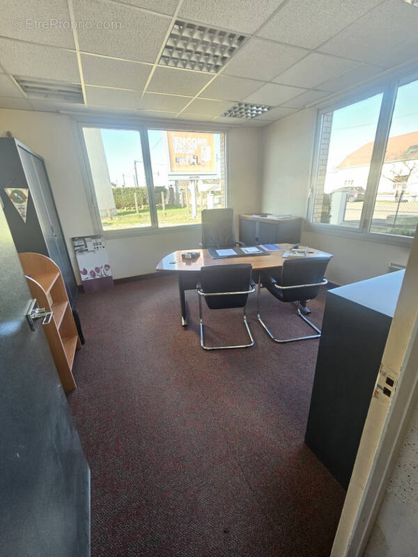 Commerce à PONT-SAINTE-MARIE