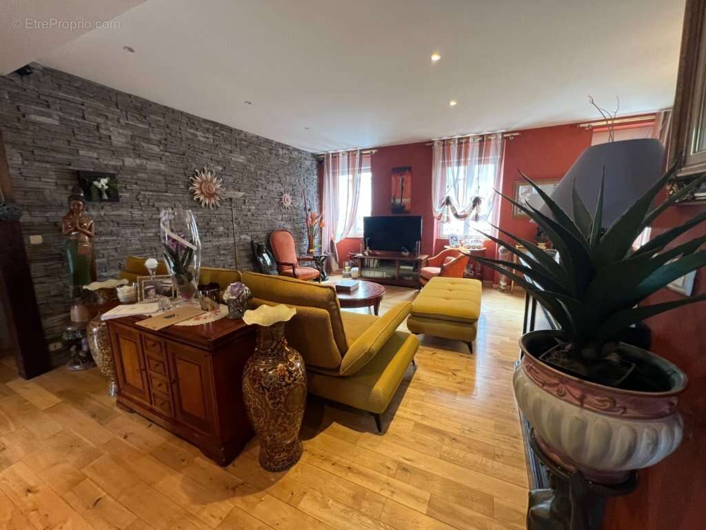 Appartement à MONTCEAU-LES-MINES