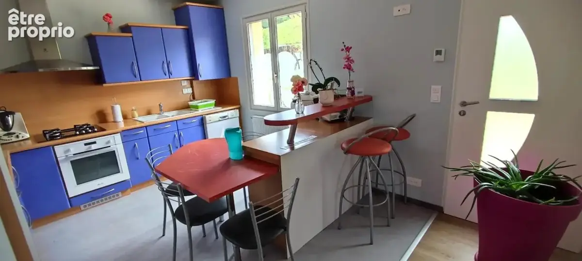 Maison familiale de 5 chambres avec sous-sol complet et terrain arboré - photo 5