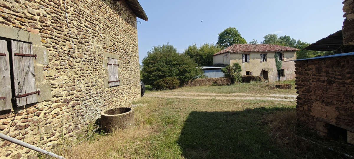 Secteur Hagetmau corps de ferme à restaurer 'ancienne maison/grange avec CU' sur 3 Hectares - photo 5