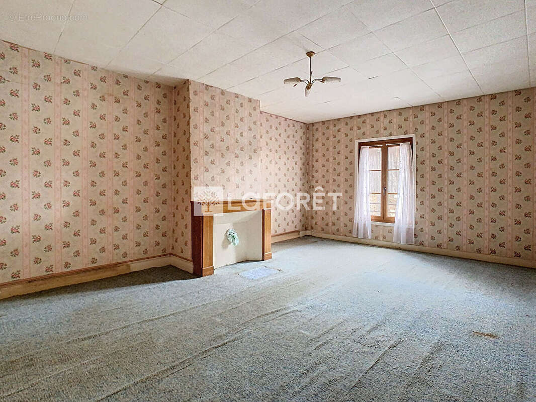 Maison à LA NEUVILLE-AU-PONT