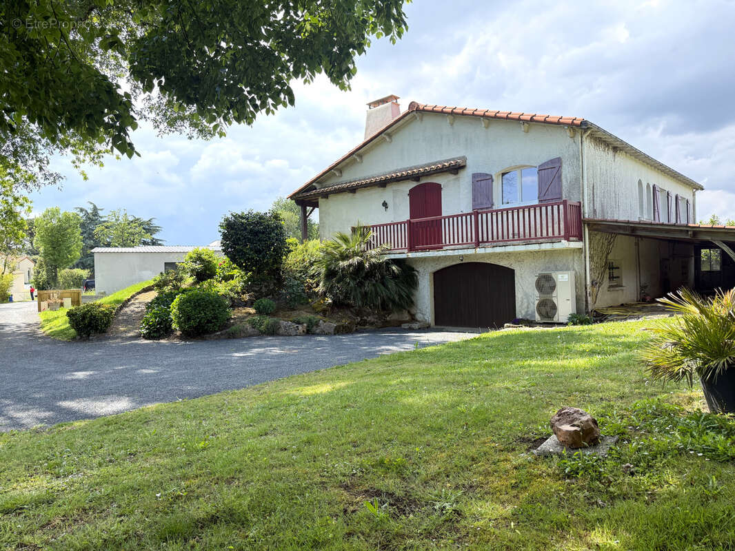 Maison à MOUZILLON