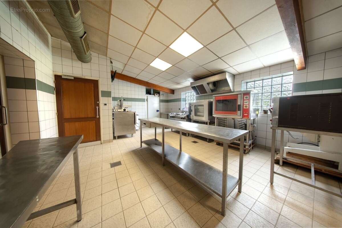 Commerce à PULVERIERES