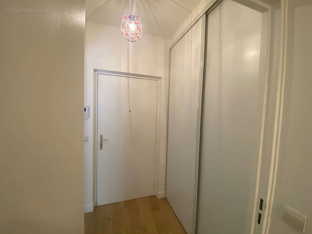 Appartement à COURBEVOIE