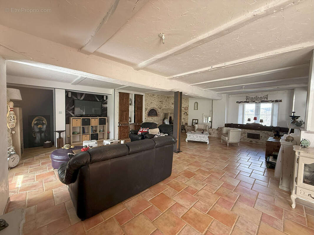 Maison à BELLENAVES