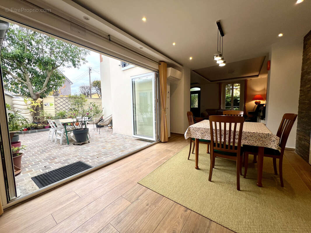 Maison à SARTROUVILLE