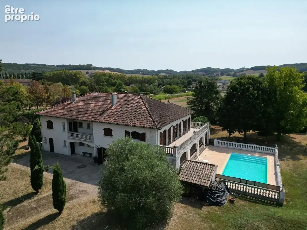 Maison à VIC-FEZENSAC