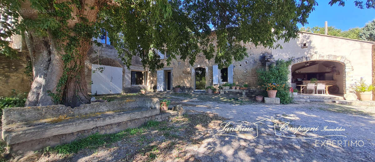 Maison à ROBION