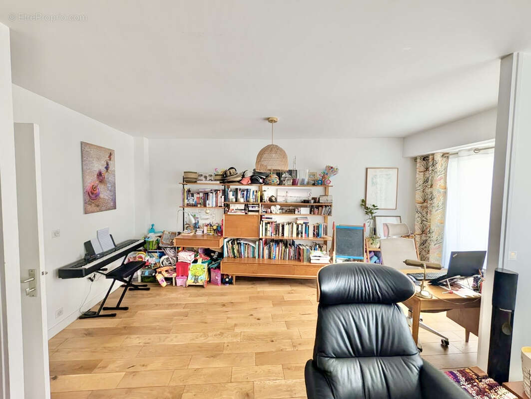 Appartement à PARIS-19E