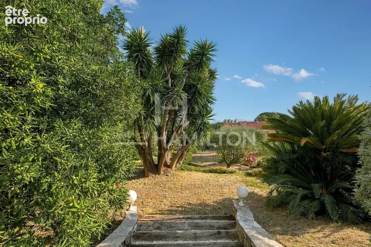 Villa à vendre proche de Valbonne avec vue mer, piscine et 5 chambres - photo 21