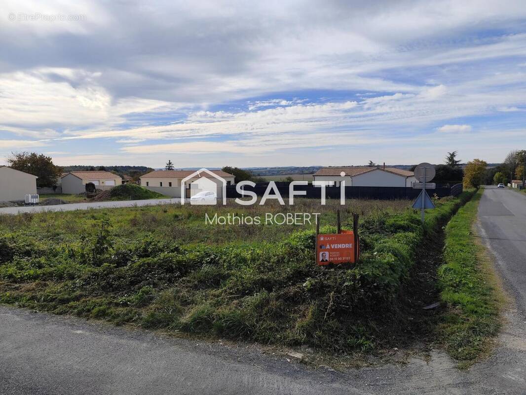 Photo 1 - Terrain à VILLEJOUBERT