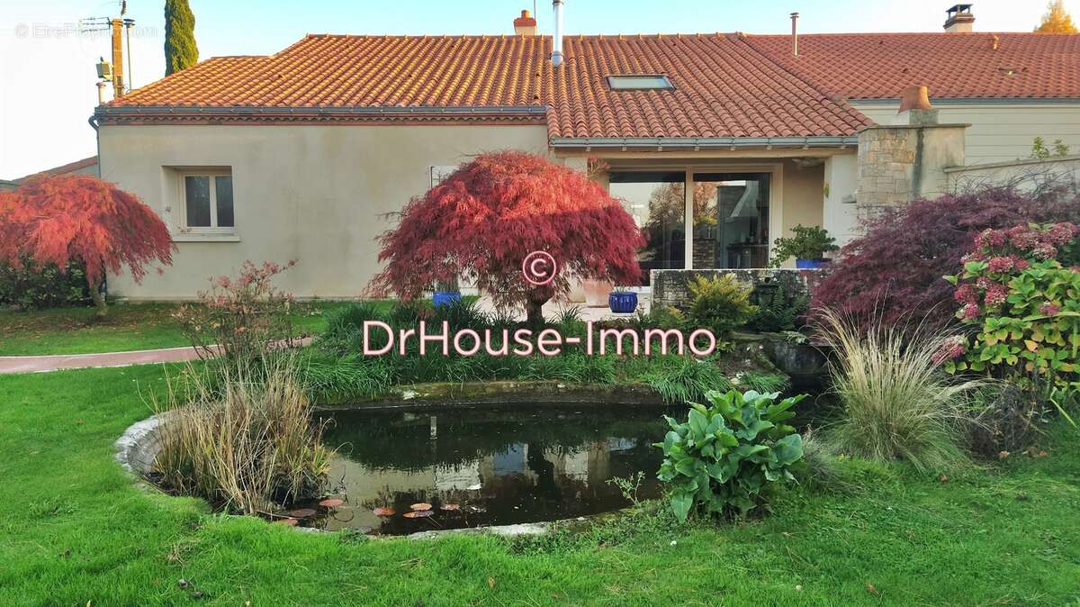 Maison à SAINT-MACAIRE-EN-MAUGES