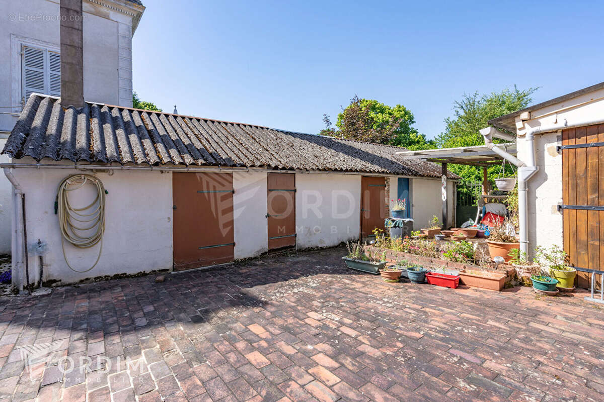 Rare à Saint-Sauveur-en-Puisaye : propriété de charme avec maison d'amis, dépendances et jardin clos. - photo 13
