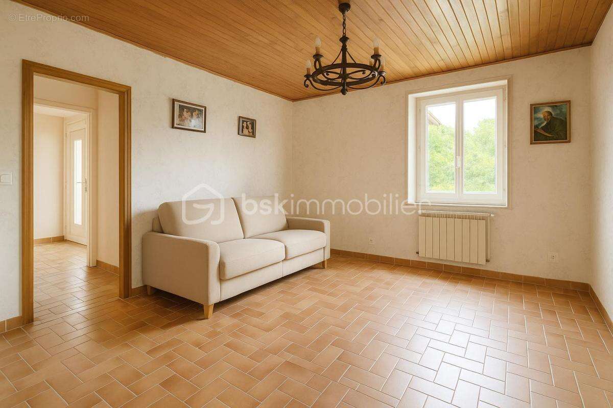 Maison à SAINT-HILAIRE-DU-ROSIER