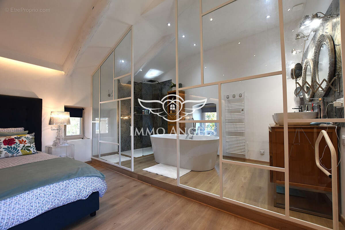 Maison à SAINTE-CECILE-LES-VIGNES