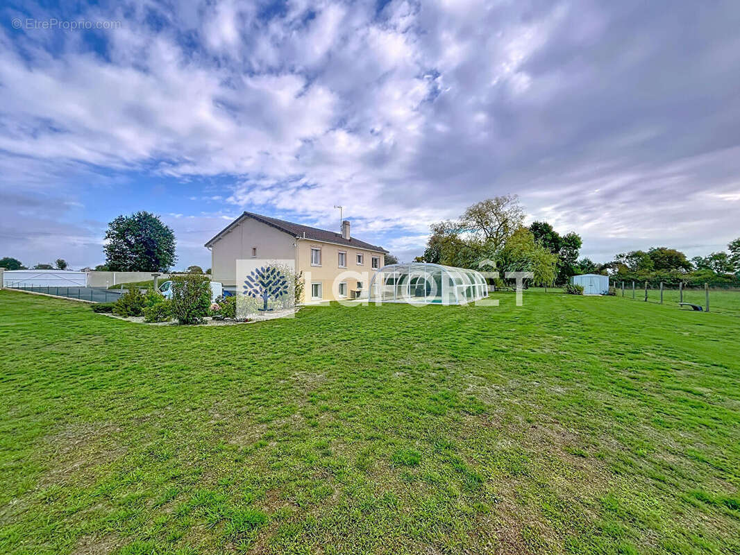 Maison à CHATILLON-SUR-THOUET