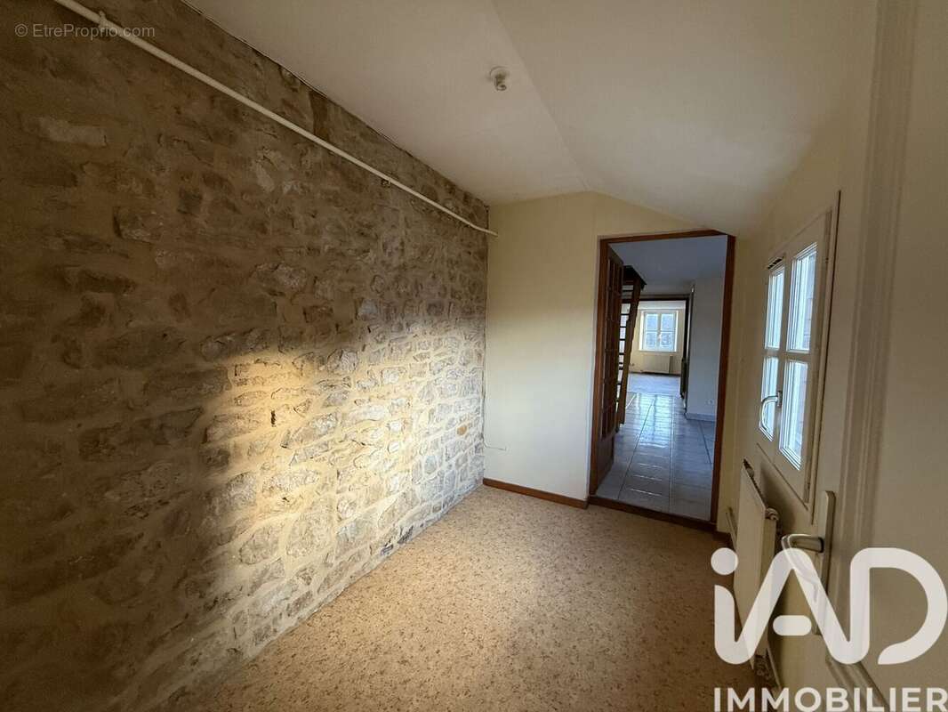 Appartement 500 m² à Sedan  - photo 7