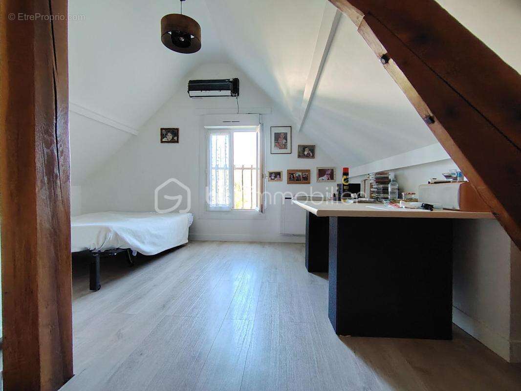 Maison à CROTELLES