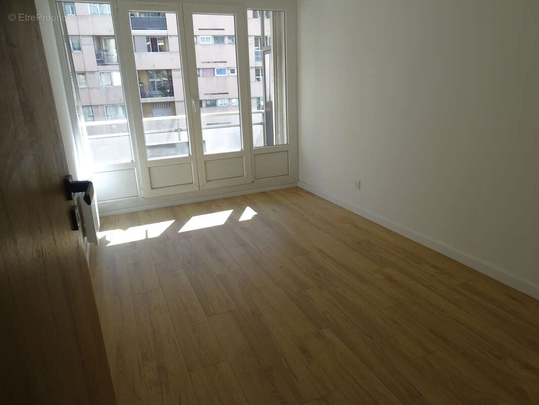 Appartement à MARSEILLE-4E