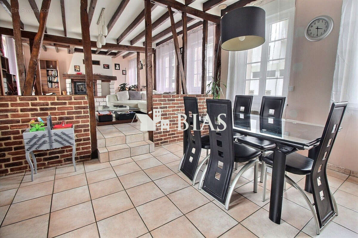 Maison à MONT-SAINT-AIGNAN