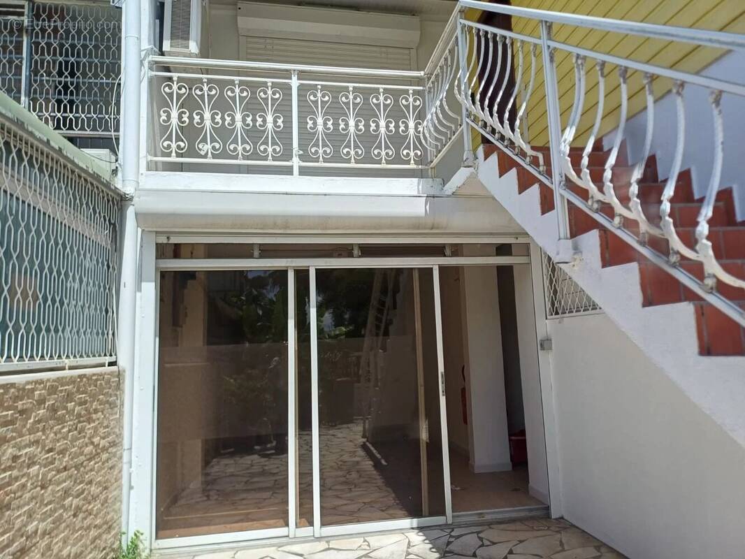 Maison à LES ABYMES