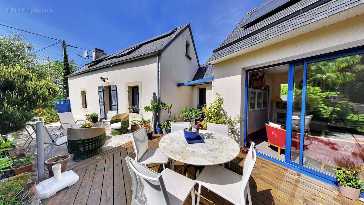 Fouesnant, jolie maison rénovée, 3 chambres, sur un terrain paysagé de 1500 m², à 1.4 km de la plage ! - photo 3