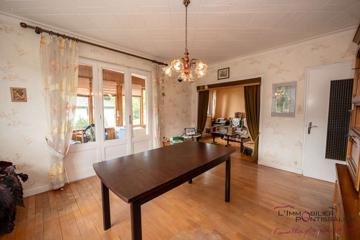 Jougne maison grand terrain proche douane - photo 6