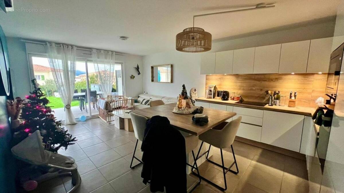 Appartement à PUGET-SUR-ARGENS