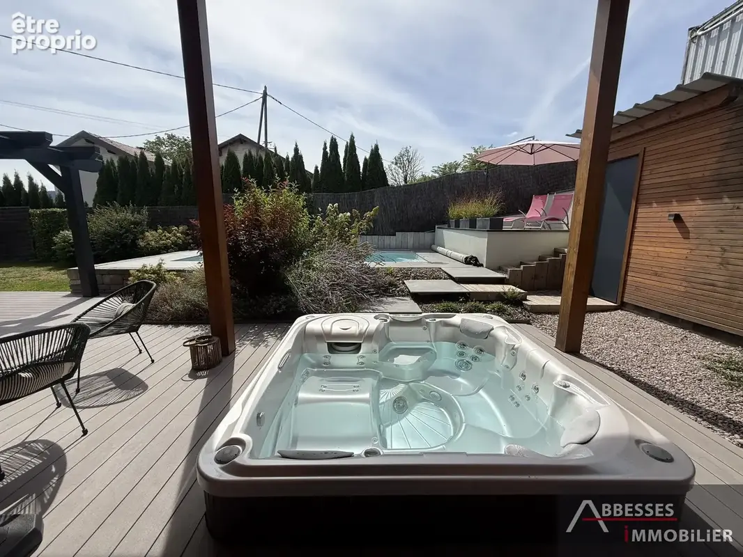 EN EXCLUSIVITÉ - A 2 min de REMIREMONT : pavillon Xilome de plain pied avec piscine et jaccuzzi. - photo 2