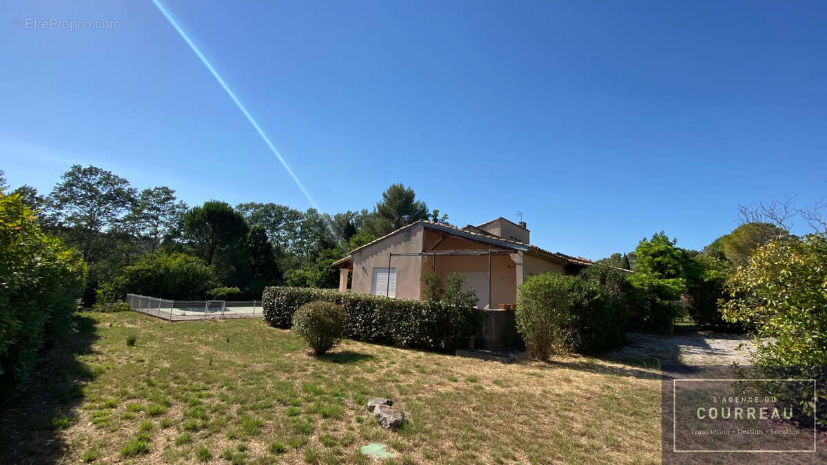 MAISON T5 de 163 M2 avec terrasses, piscine & garage - photo 15