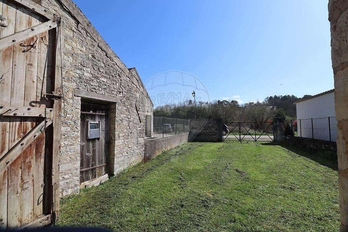 Parking à VERMENTON