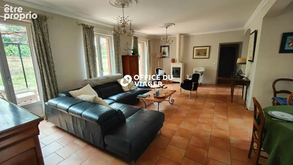Maison - 9 pièces - 240 m² - photo 2