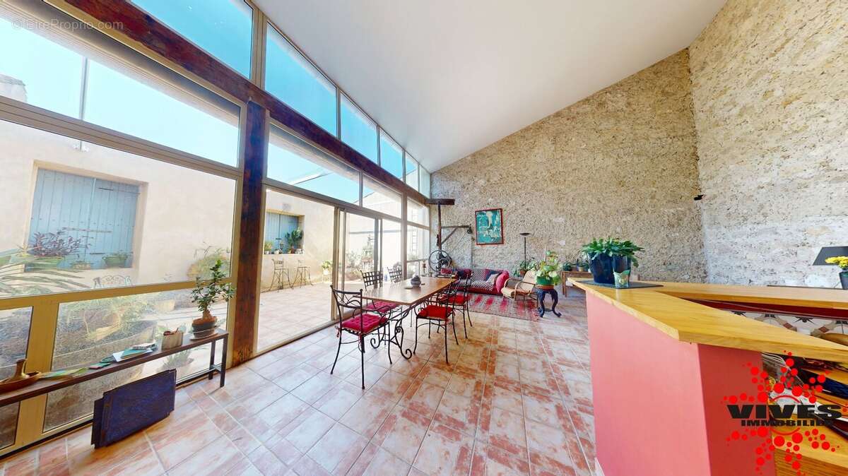 Maison de caractère de 200 m² avec terrasse tropézienne - photo 3