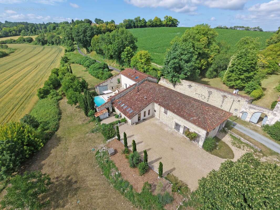 Charmante Propriété en Pierres avec Grange et Piscine ! - photo 14