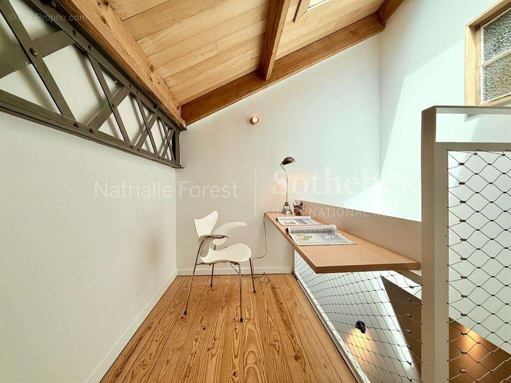 Vieux lille / rue de metz / rare t4 en duplex aux volumes hors normes ! - photo 12