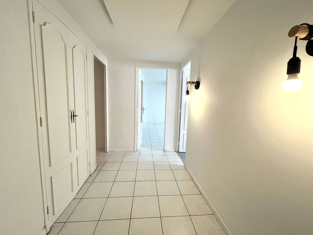 Appartement à MARSEILLE-5E