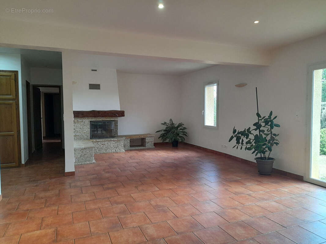 Maison à FOX-AMPHOUX