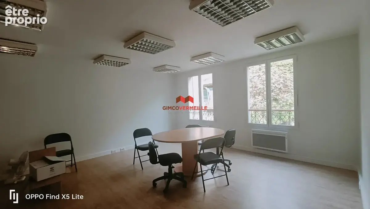 Immeuble d'habitation et commerce - photo 12